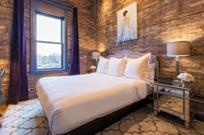 Hip Urban Loft - Small Town Charm -124 LOFTS #3